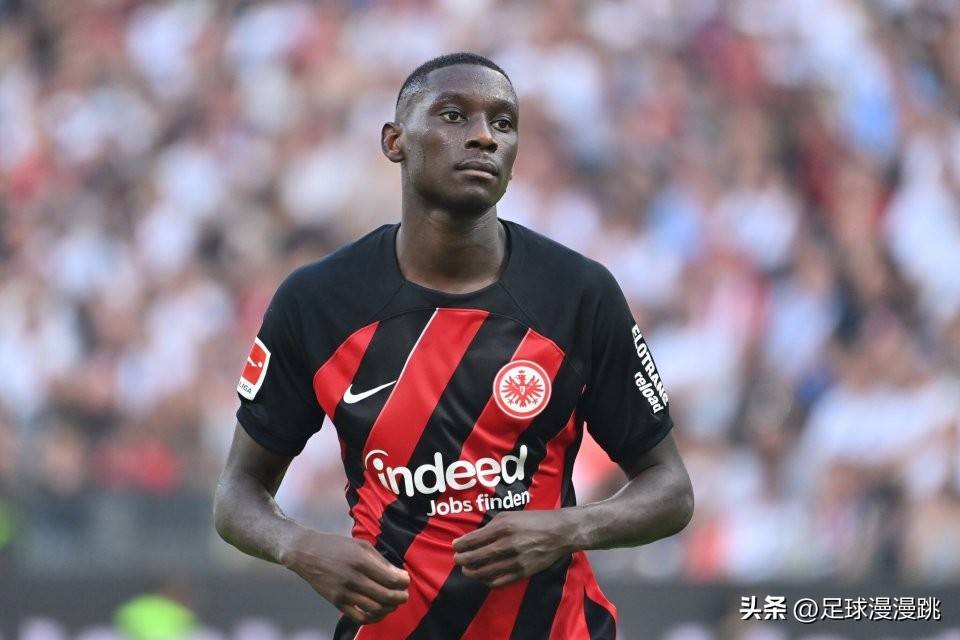 5前锋卖3.83亿，德甲第一黑店！利物浦花费9500万，会当冤大头吗